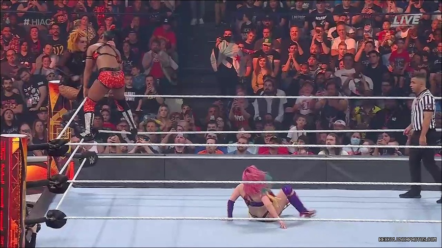 WWE_Hell_In_A_Cell_2022_720p_WEB_h264-HEEL_mp4_001541587.jpg