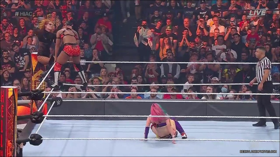 WWE_Hell_In_A_Cell_2022_720p_WEB_h264-HEEL_mp4_001541987.jpg