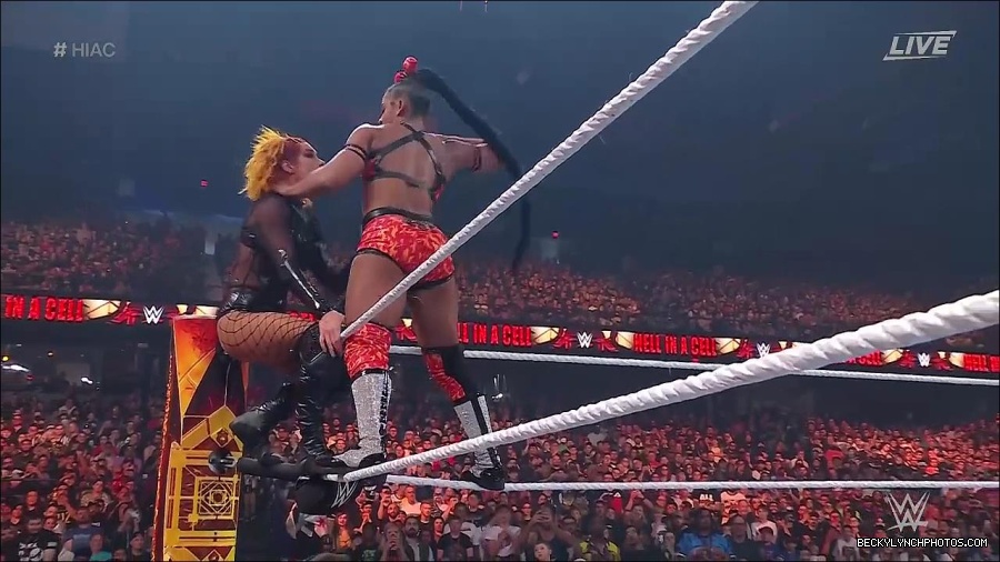 WWE_Hell_In_A_Cell_2022_720p_WEB_h264-HEEL_mp4_001543187.jpg