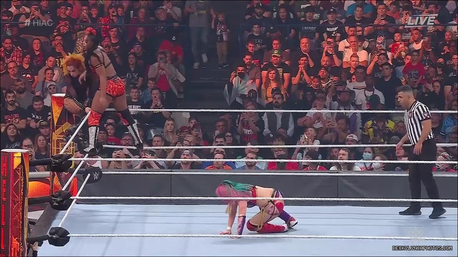 WWE_Hell_In_A_Cell_2022_720p_WEB_h264-HEEL_mp4_001544387.jpg