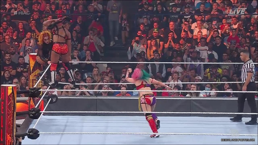 WWE_Hell_In_A_Cell_2022_720p_WEB_h264-HEEL_mp4_001545587.jpg