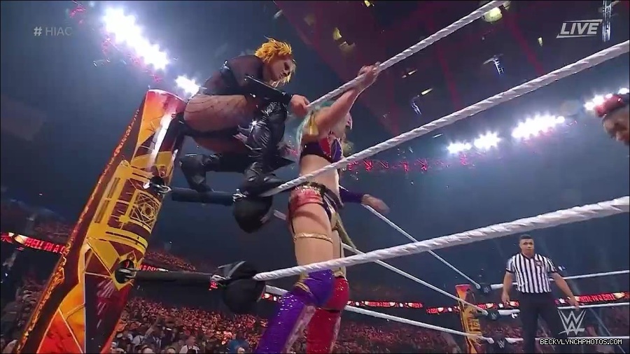 WWE_Hell_In_A_Cell_2022_720p_WEB_h264-HEEL_mp4_001547587.jpg