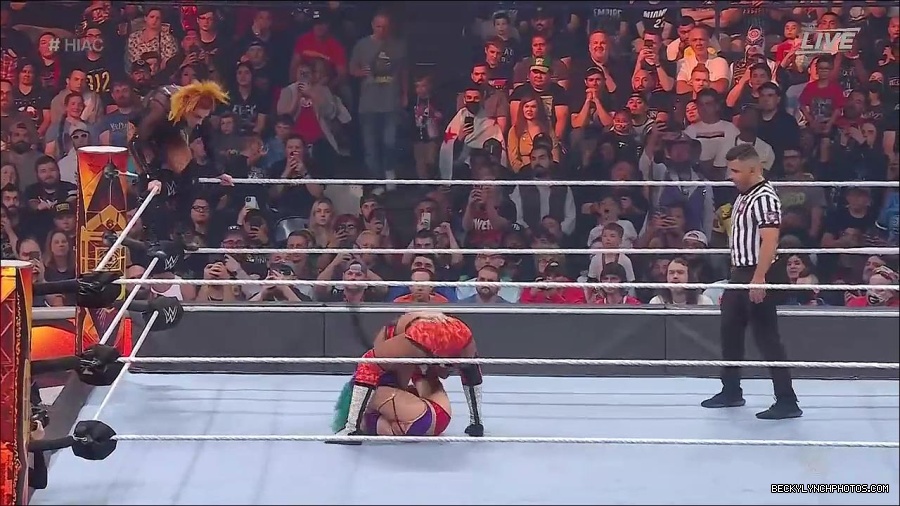 WWE_Hell_In_A_Cell_2022_720p_WEB_h264-HEEL_mp4_001549587.jpg