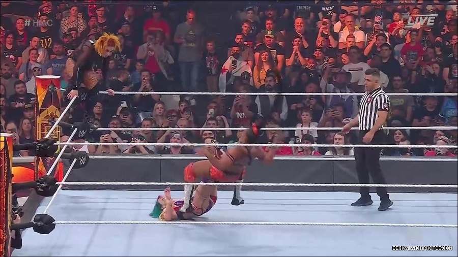 WWE_Hell_In_A_Cell_2022_720p_WEB_h264-HEEL_mp4_001549987.jpg
