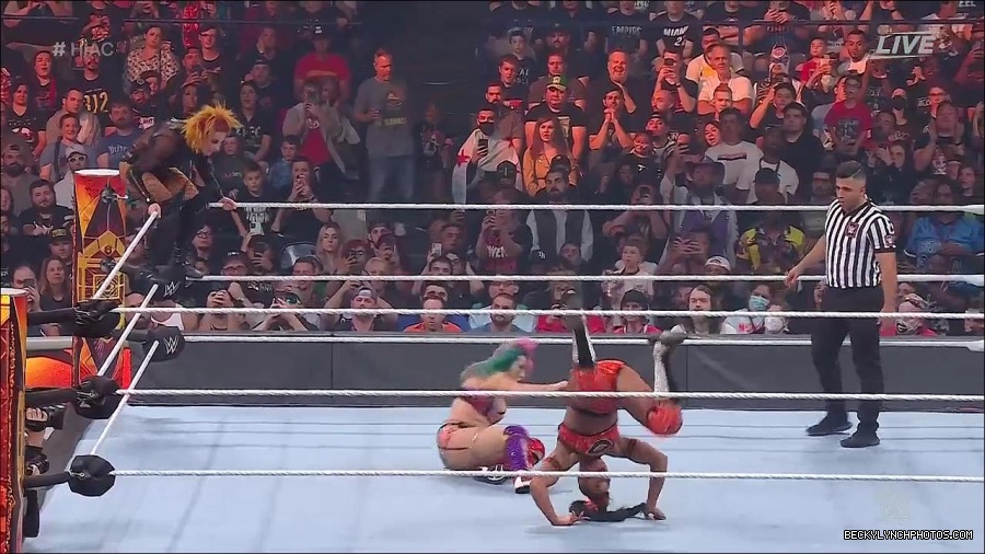 WWE_Hell_In_A_Cell_2022_720p_WEB_h264-HEEL_mp4_001550787.jpg