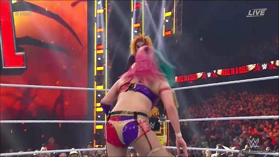 WWE_Hell_In_A_Cell_2022_720p_WEB_h264-HEEL_mp4_001551987.jpg