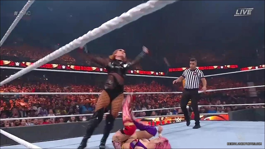 WWE_Hell_In_A_Cell_2022_720p_WEB_h264-HEEL_mp4_001553987.jpg