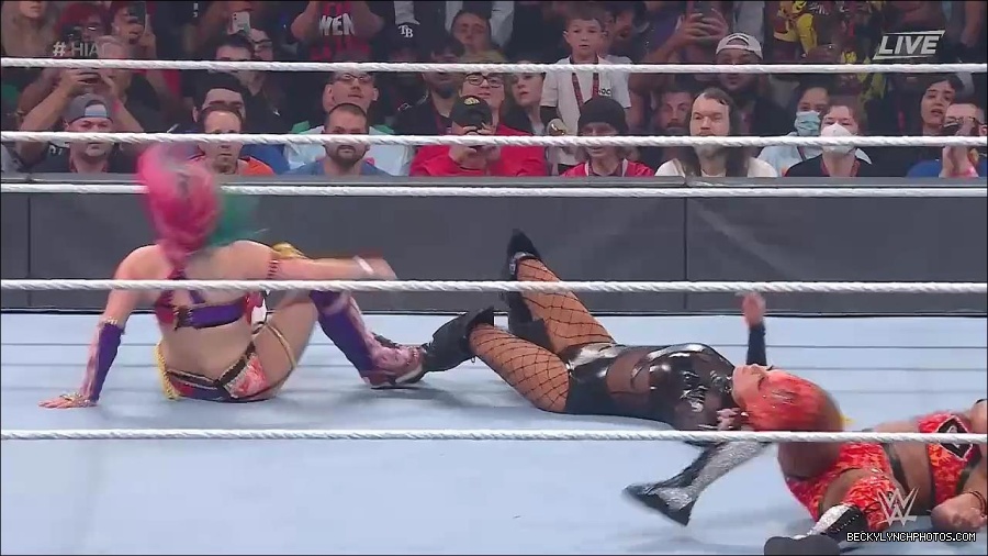 WWE_Hell_In_A_Cell_2022_720p_WEB_h264-HEEL_mp4_001555587.jpg