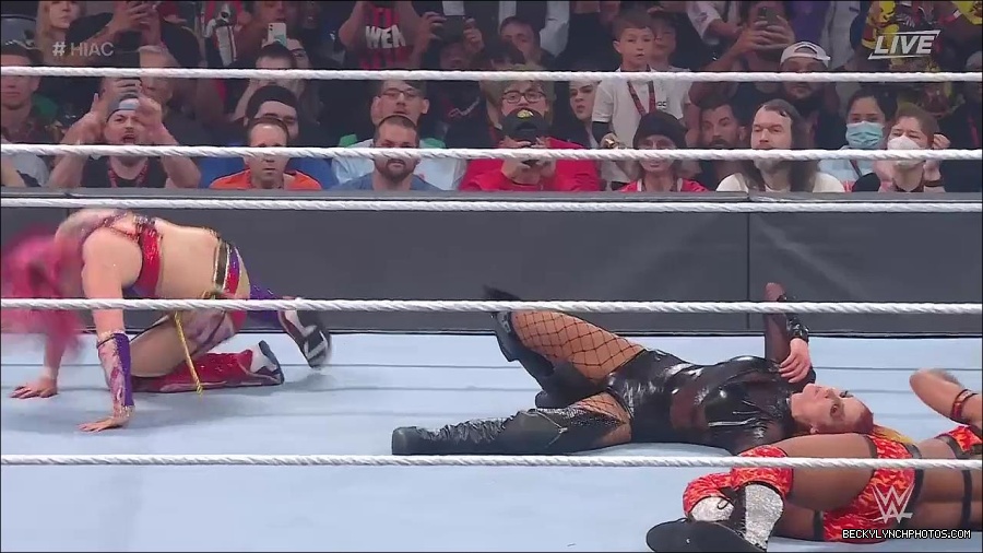 WWE_Hell_In_A_Cell_2022_720p_WEB_h264-HEEL_mp4_001556387.jpg