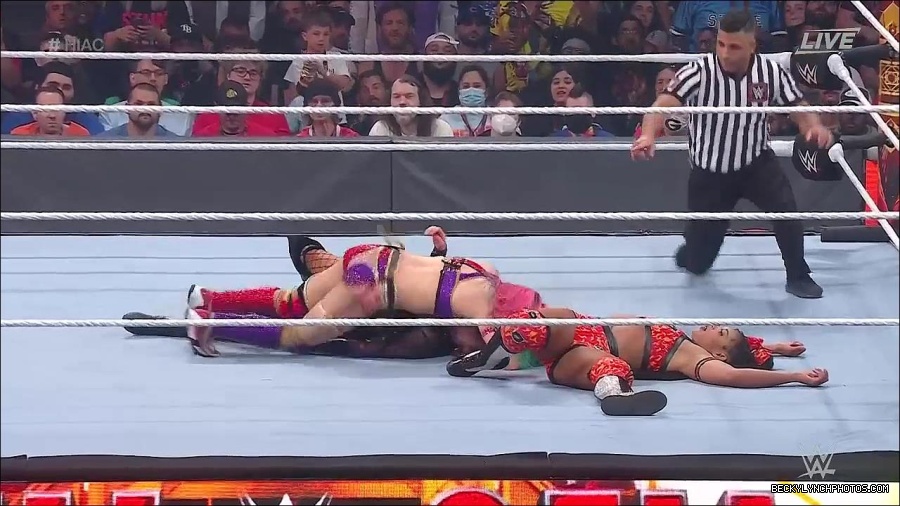 WWE_Hell_In_A_Cell_2022_720p_WEB_h264-HEEL_mp4_001570787.jpg