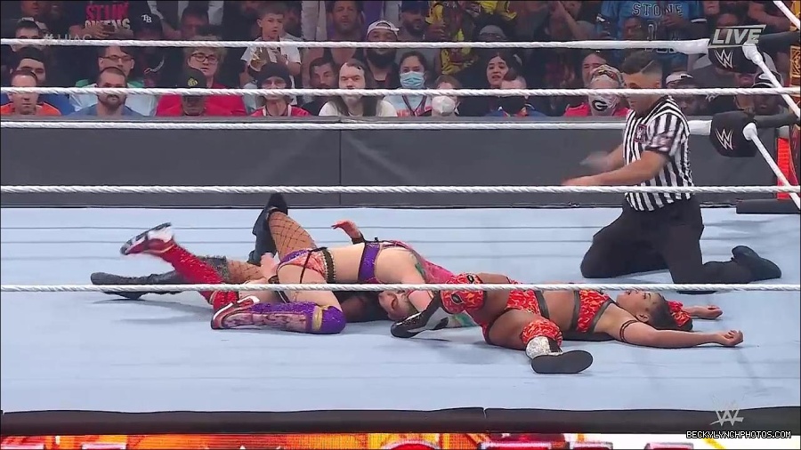 WWE_Hell_In_A_Cell_2022_720p_WEB_h264-HEEL_mp4_001571187.jpg
