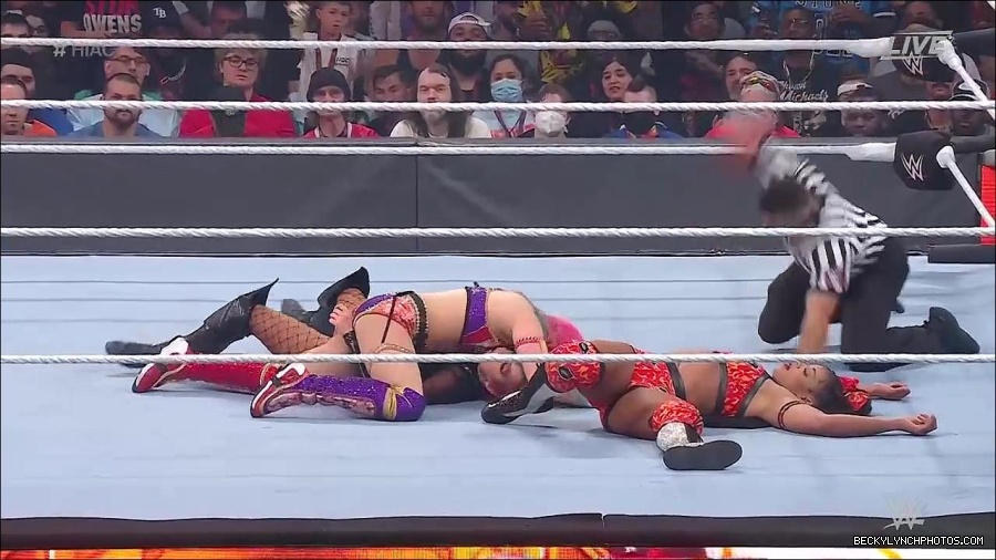 WWE_Hell_In_A_Cell_2022_720p_WEB_h264-HEEL_mp4_001571587.jpg