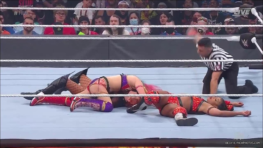 WWE_Hell_In_A_Cell_2022_720p_WEB_h264-HEEL_mp4_001571987.jpg