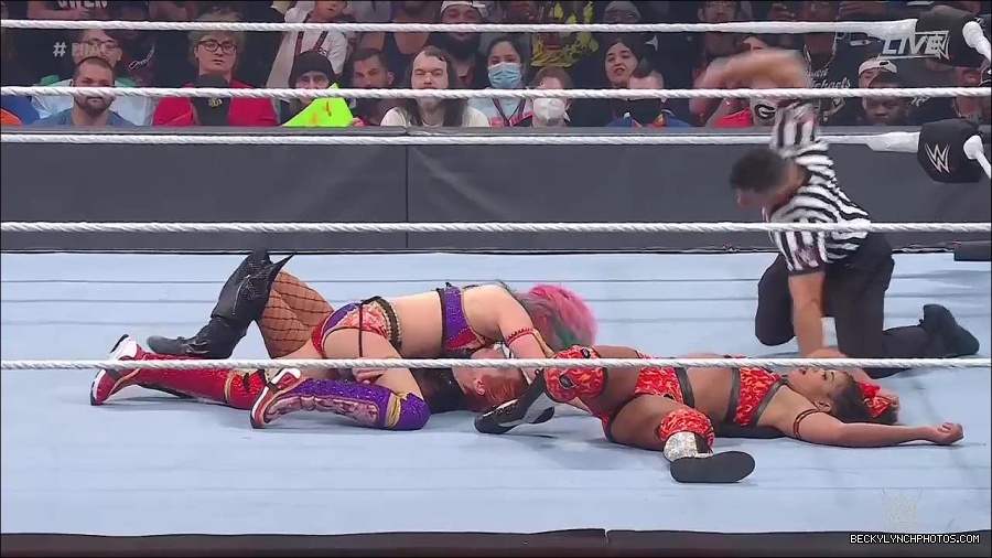 WWE_Hell_In_A_Cell_2022_720p_WEB_h264-HEEL_mp4_001572387.jpg