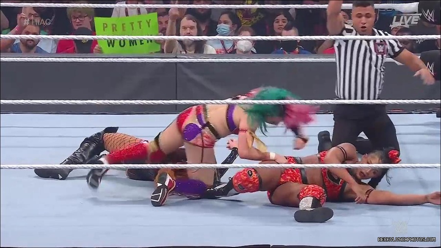 WWE_Hell_In_A_Cell_2022_720p_WEB_h264-HEEL_mp4_001573987.jpg