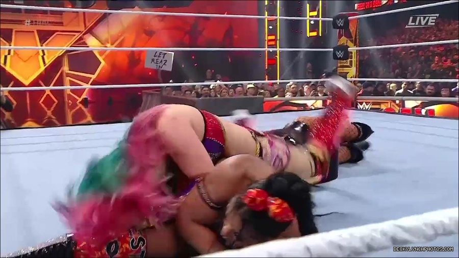 WWE_Hell_In_A_Cell_2022_720p_WEB_h264-HEEL_mp4_001574387.jpg