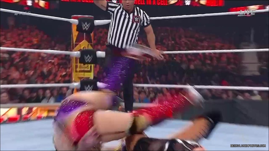 WWE_Hell_In_A_Cell_2022_720p_WEB_h264-HEEL_mp4_001580387.jpg