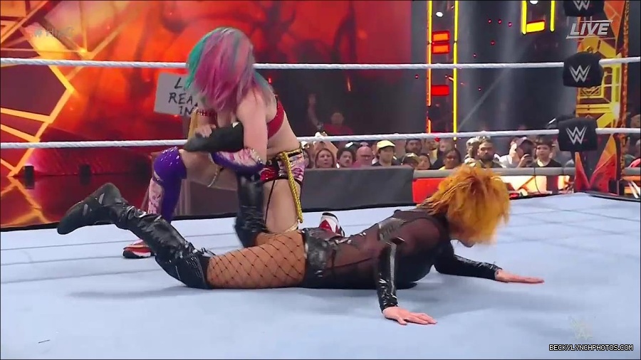 WWE_Hell_In_A_Cell_2022_720p_WEB_h264-HEEL_mp4_001583587.jpg