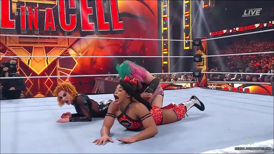 WWE_Hell_In_A_Cell_2022_720p_WEB_h264-HEEL_mp4_001593587.jpg
