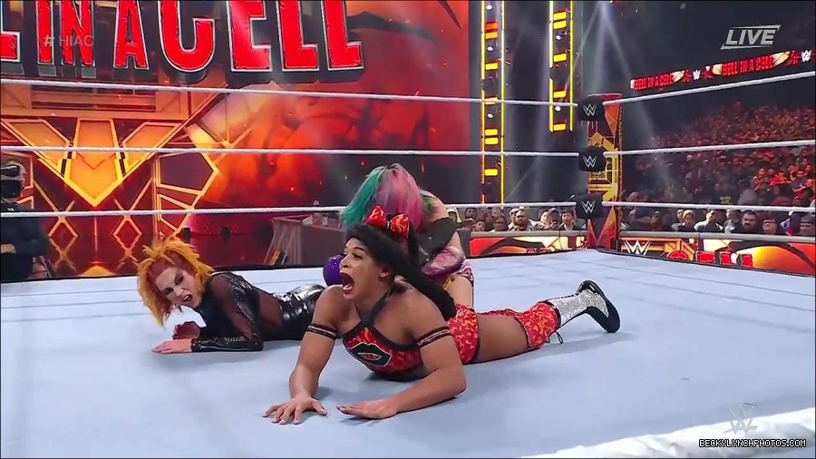 WWE_Hell_In_A_Cell_2022_720p_WEB_h264-HEEL_mp4_001593987.jpg