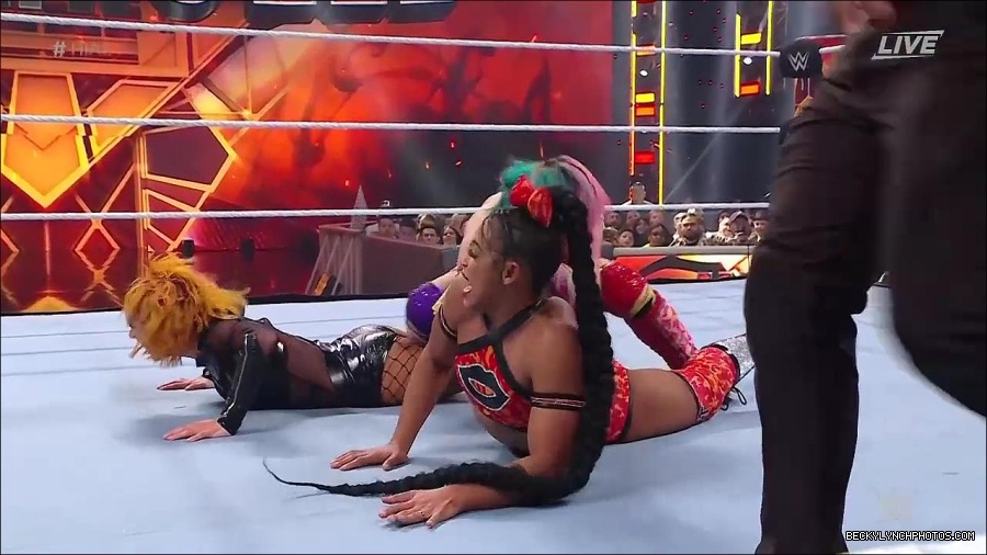 WWE_Hell_In_A_Cell_2022_720p_WEB_h264-HEEL_mp4_001595187.jpg