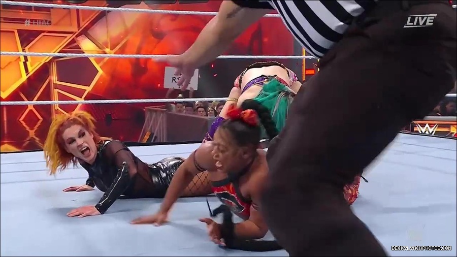 WWE_Hell_In_A_Cell_2022_720p_WEB_h264-HEEL_mp4_001595987.jpg