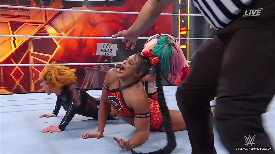 WWE_Hell_In_A_Cell_2022_720p_WEB_h264-HEEL_mp4_001596387.jpg