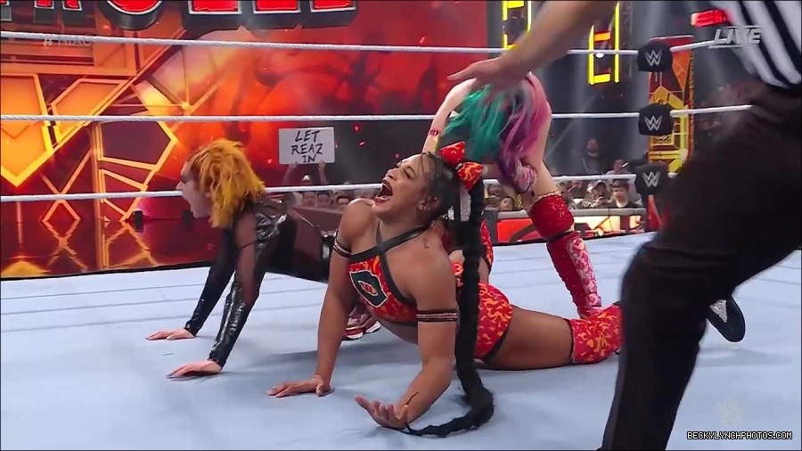WWE_Hell_In_A_Cell_2022_720p_WEB_h264-HEEL_mp4_001596787.jpg
