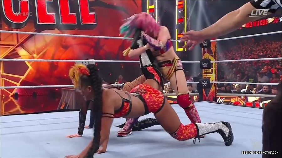 WWE_Hell_In_A_Cell_2022_720p_WEB_h264-HEEL_mp4_001599187.jpg