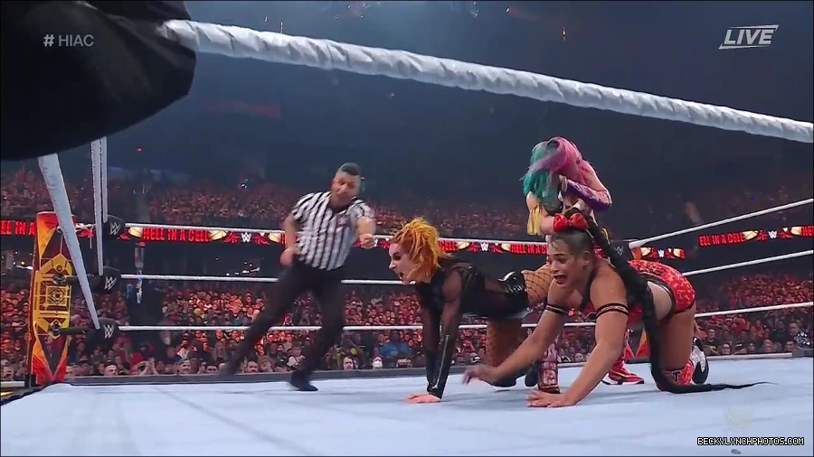 WWE_Hell_In_A_Cell_2022_720p_WEB_h264-HEEL_mp4_001601187.jpg