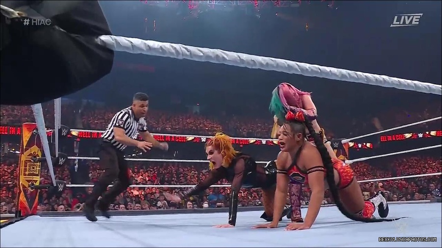 WWE_Hell_In_A_Cell_2022_720p_WEB_h264-HEEL_mp4_001601587.jpg