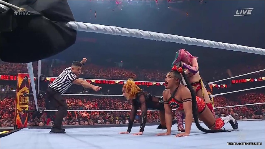 WWE_Hell_In_A_Cell_2022_720p_WEB_h264-HEEL_mp4_001601987.jpg