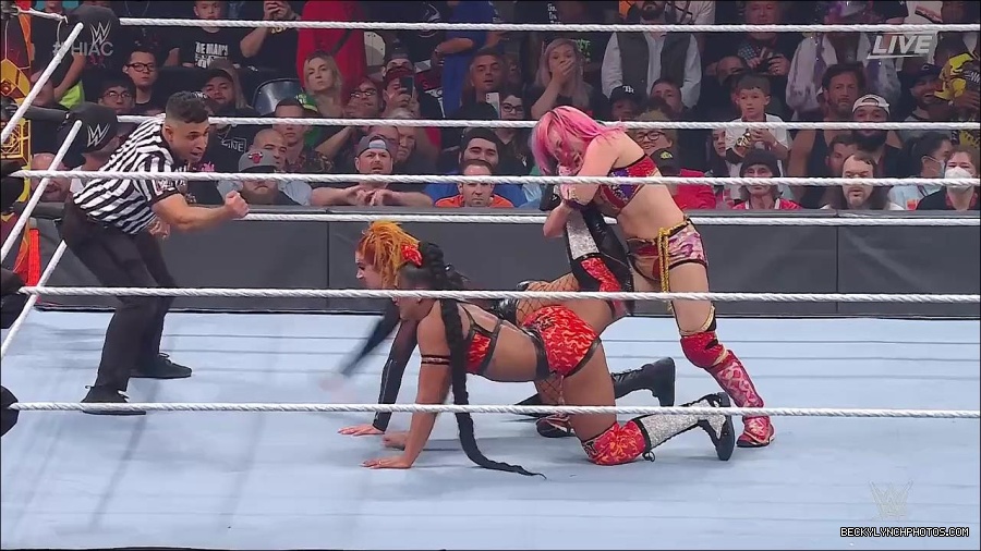 WWE_Hell_In_A_Cell_2022_720p_WEB_h264-HEEL_mp4_001604387.jpg