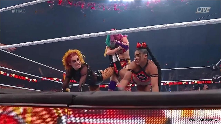 WWE_Hell_In_A_Cell_2022_720p_WEB_h264-HEEL_mp4_001607587.jpg