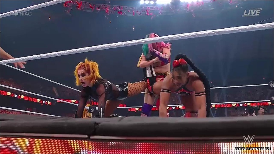 WWE_Hell_In_A_Cell_2022_720p_WEB_h264-HEEL_mp4_001608387.jpg