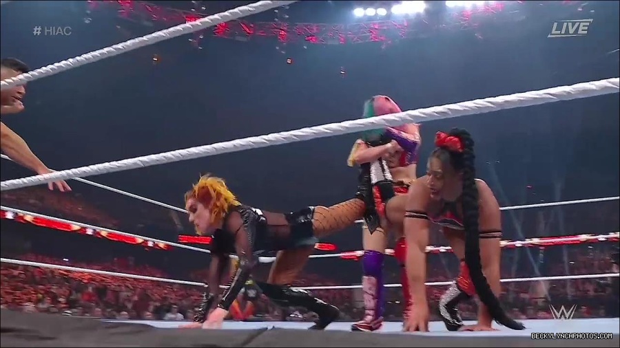 WWE_Hell_In_A_Cell_2022_720p_WEB_h264-HEEL_mp4_001608787.jpg