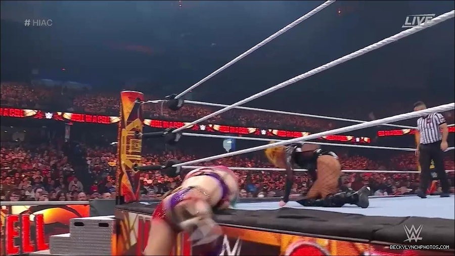 WWE_Hell_In_A_Cell_2022_720p_WEB_h264-HEEL_mp4_001612387.jpg