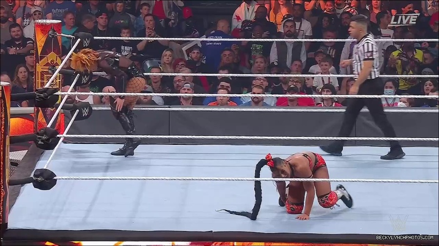 WWE_Hell_In_A_Cell_2022_720p_WEB_h264-HEEL_mp4_001616387.jpg