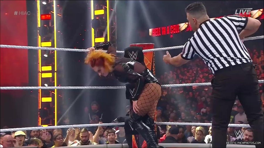 WWE_Hell_In_A_Cell_2022_720p_WEB_h264-HEEL_mp4_001618387.jpg