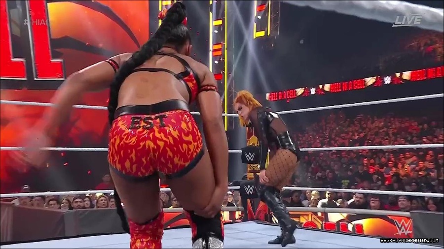 WWE_Hell_In_A_Cell_2022_720p_WEB_h264-HEEL_mp4_001622387.jpg