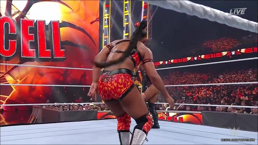 WWE_Hell_In_A_Cell_2022_720p_WEB_h264-HEEL_mp4_001623587.jpg