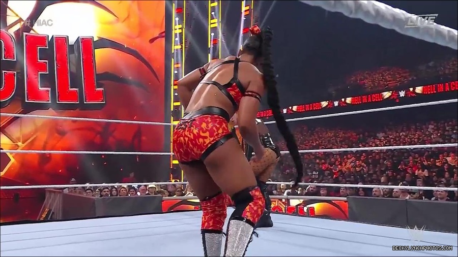 WWE_Hell_In_A_Cell_2022_720p_WEB_h264-HEEL_mp4_001623987.jpg