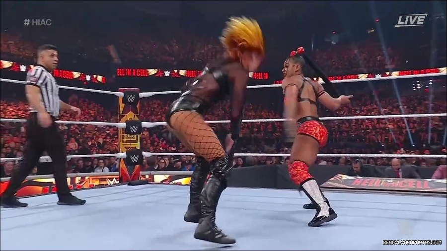 WWE_Hell_In_A_Cell_2022_720p_WEB_h264-HEEL_mp4_001635987.jpg