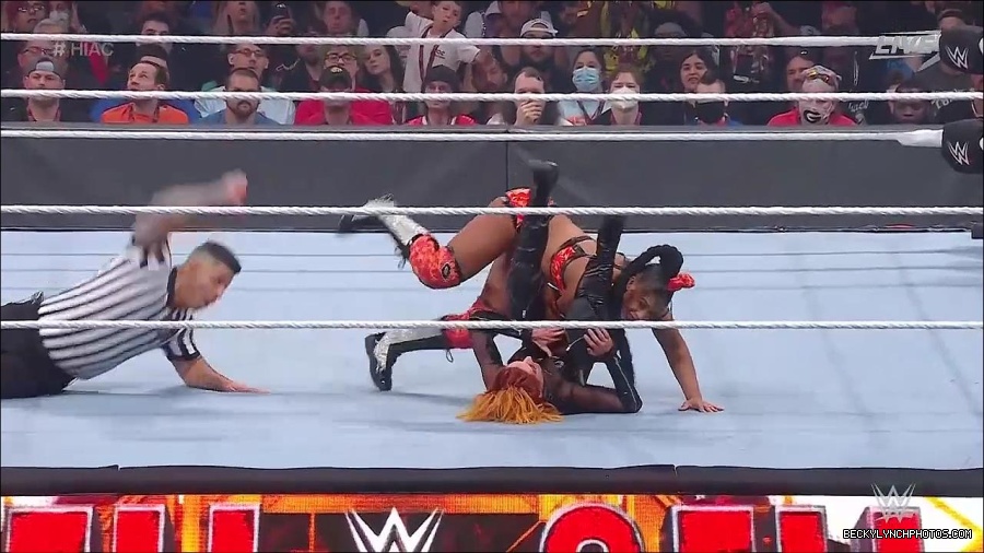 WWE_Hell_In_A_Cell_2022_720p_WEB_h264-HEEL_mp4_001639987.jpg