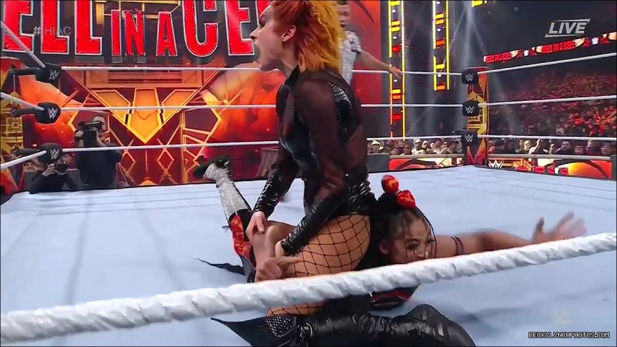 WWE_Hell_In_A_Cell_2022_720p_WEB_h264-HEEL_mp4_001643187.jpg