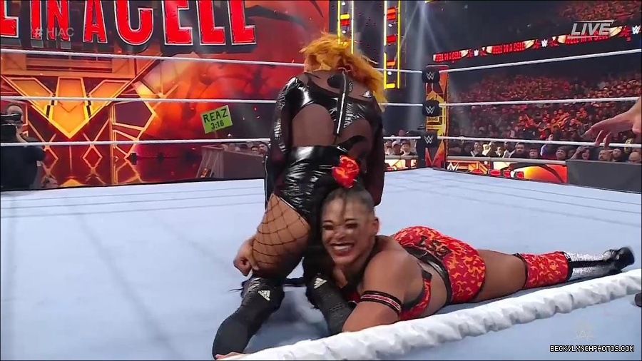 WWE_Hell_In_A_Cell_2022_720p_WEB_h264-HEEL_mp4_001646787.jpg
