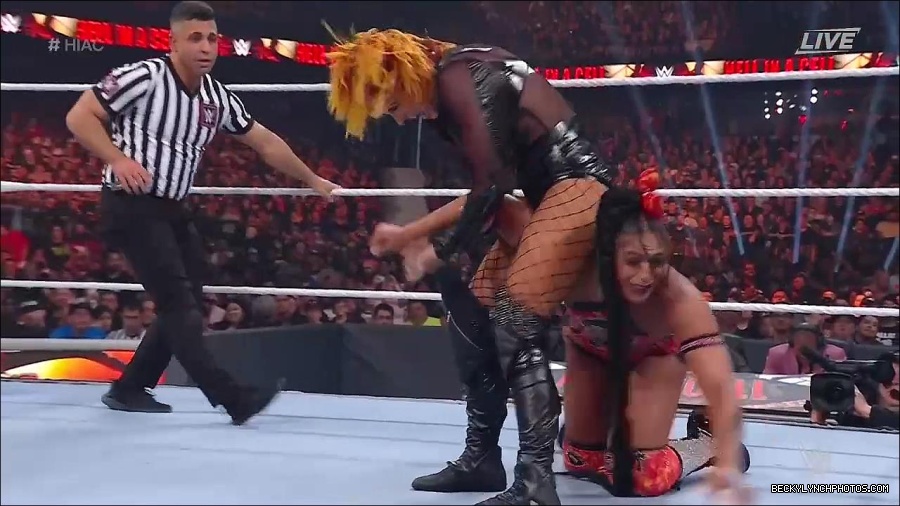 WWE_Hell_In_A_Cell_2022_720p_WEB_h264-HEEL_mp4_001650787.jpg