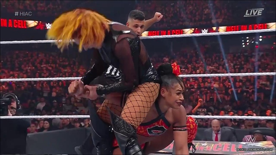 WWE_Hell_In_A_Cell_2022_720p_WEB_h264-HEEL_mp4_001659187.jpg