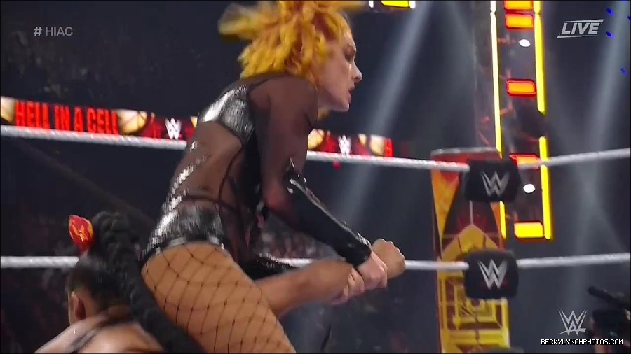 WWE_Hell_In_A_Cell_2022_720p_WEB_h264-HEEL_mp4_001659587.jpg