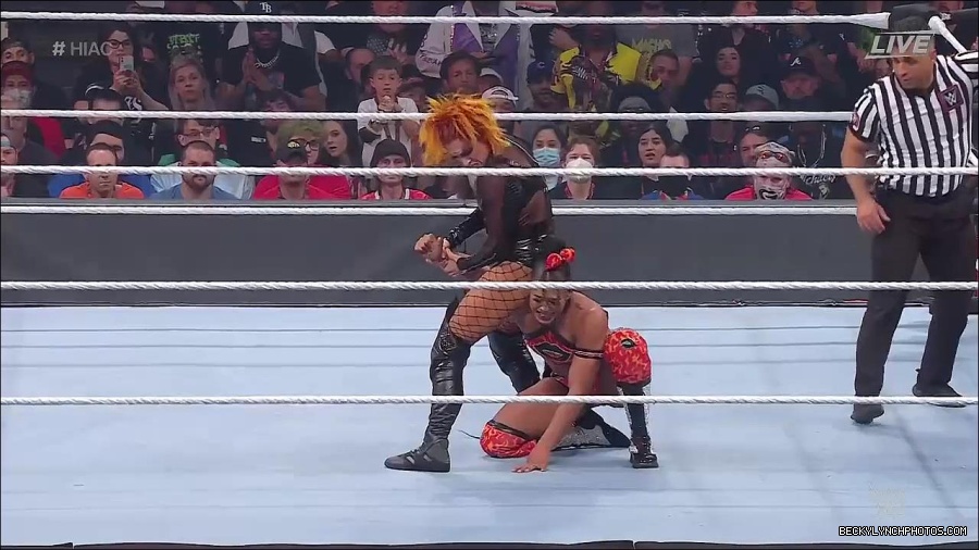 WWE_Hell_In_A_Cell_2022_720p_WEB_h264-HEEL_mp4_001661187.jpg